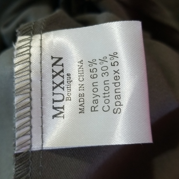 Muxxn Boutique NWT Medium Grey Dress with Slit in Back - Picture 7 of 8
